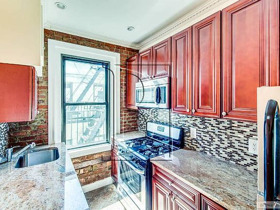 2nd image of 2137 33rd St APT 05H