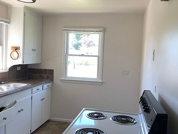 3rd image of 1595 & 1597 Cloverlawn Dr