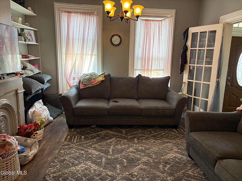 4th image of 668 3rd Avenue