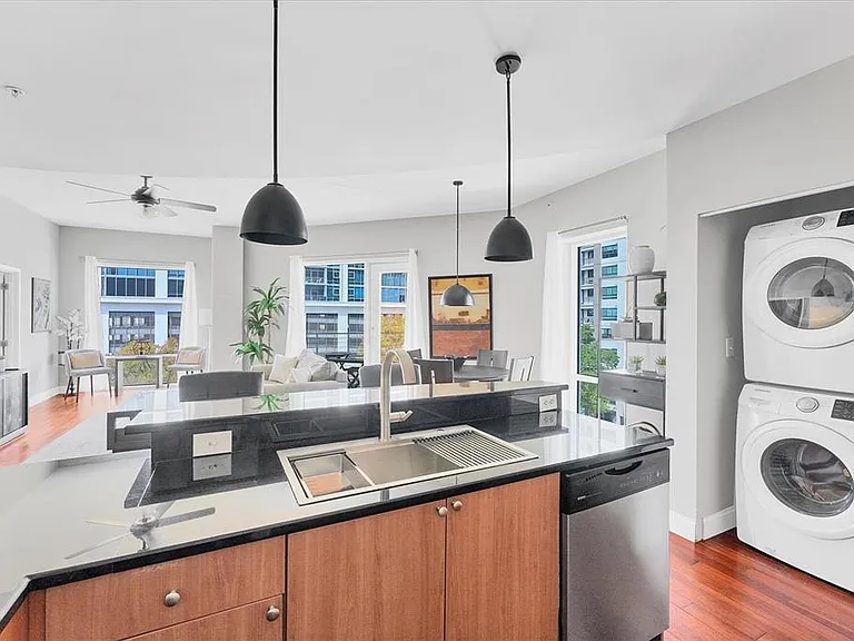 525 E Jackson St #609 — Photo 16
