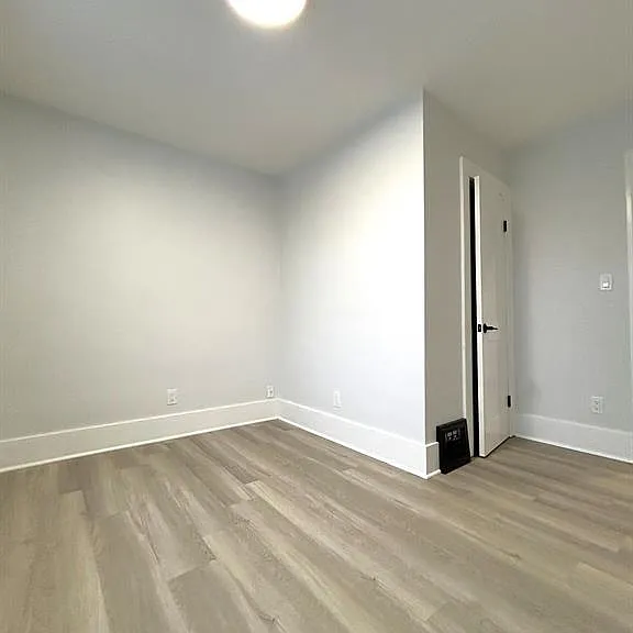 1748 Hall Ave #MAIN — Photo 13