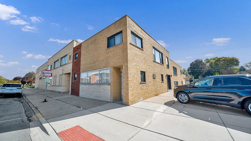 2 bed, 1000 sqft, $1,749 — Photo 1