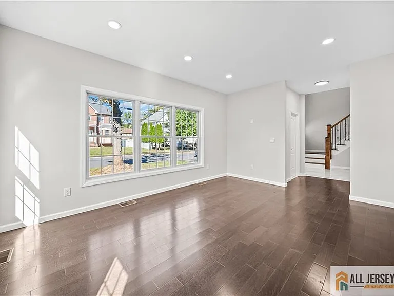 7 Mount Pleasant Ave — Photo 5