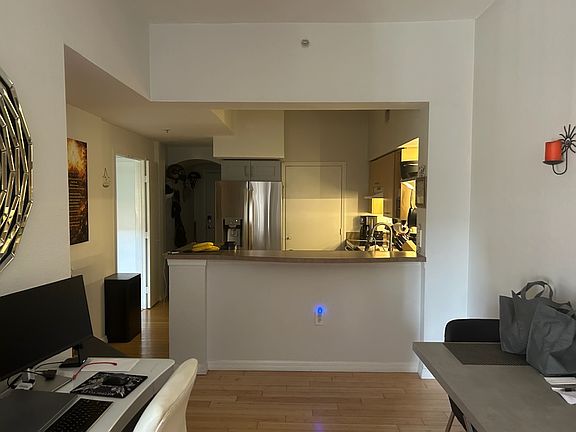 5th image of 100 4th Ave S