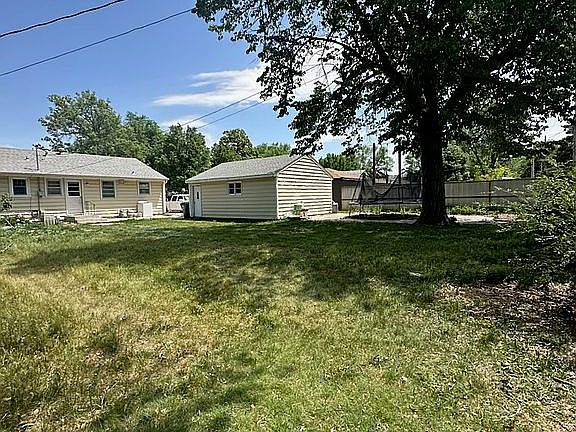 4th image of 2024 Grand Island Ave
