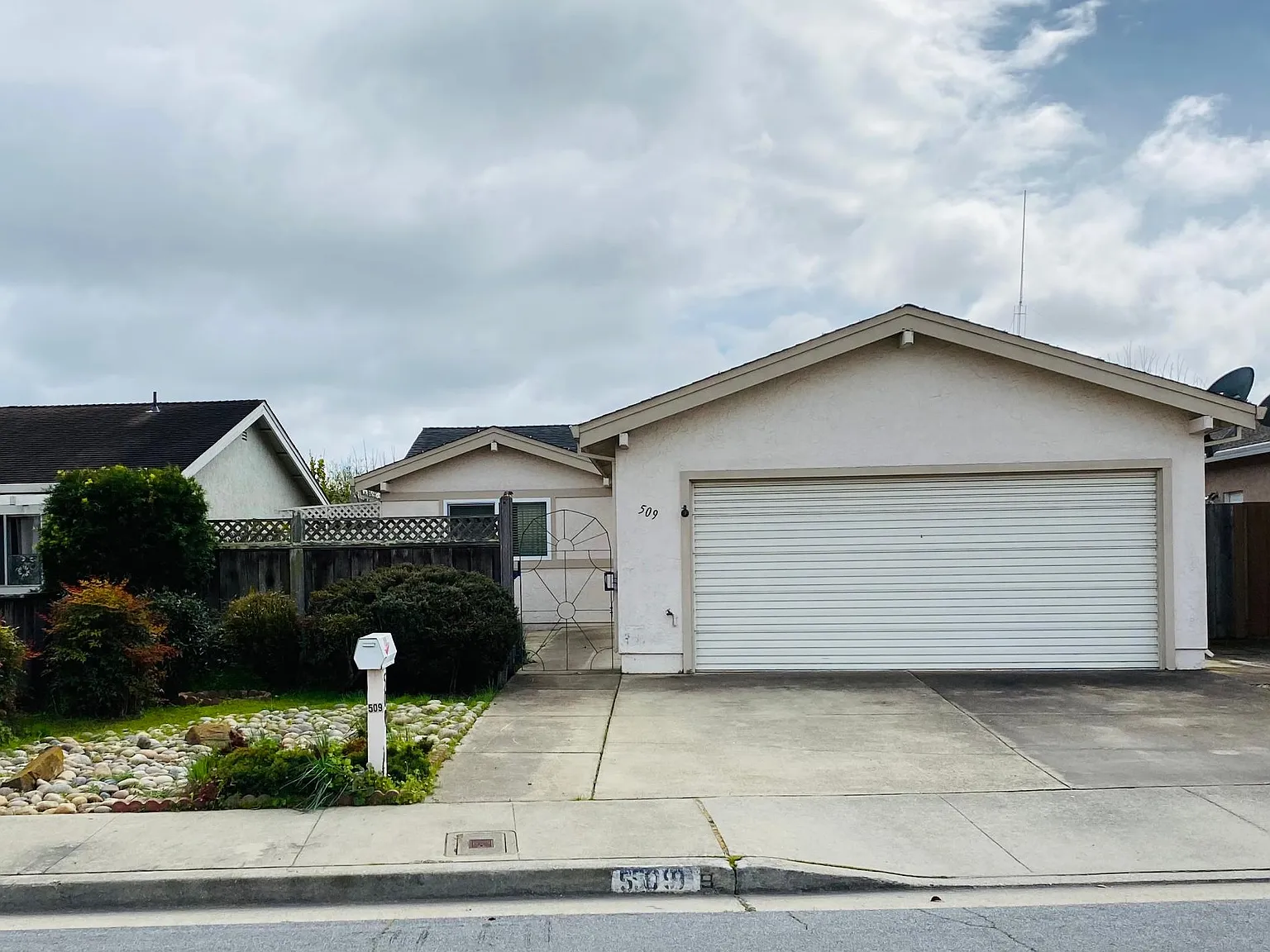 2 bed, 1071 sqft, $3,100 — Photo 1