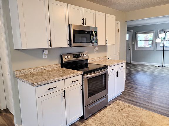 5th image of 712 Sloan St