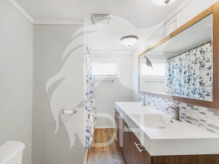 450 N Miller St — Photo 15