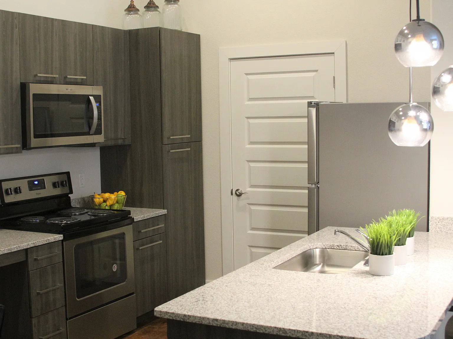 3 bed, 2.5 bath, 1250 sqft, $1,490 — Photo 2