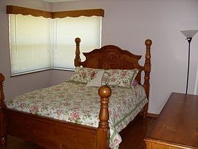 4th image of 1304 Glenoaks Dr