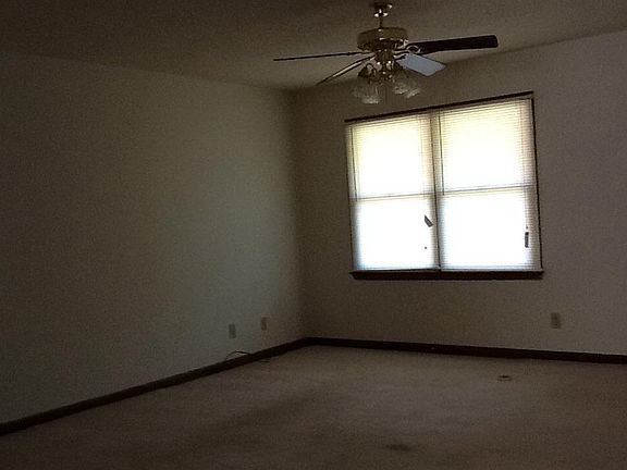 2nd image of 215 Branchwood Cir