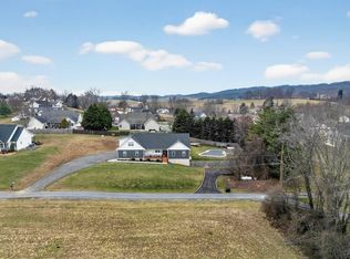 222 Spanish Oak Ln, Glade Spring, VA 24340