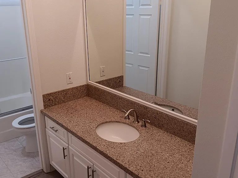 1939 Beloit Ave #203 — Photo 13