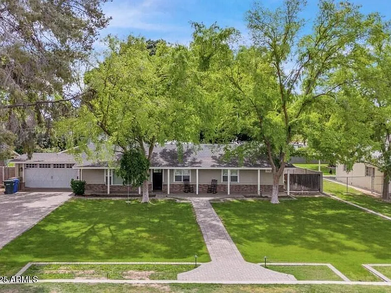 3229 E Clarendon Ave — Photo 1