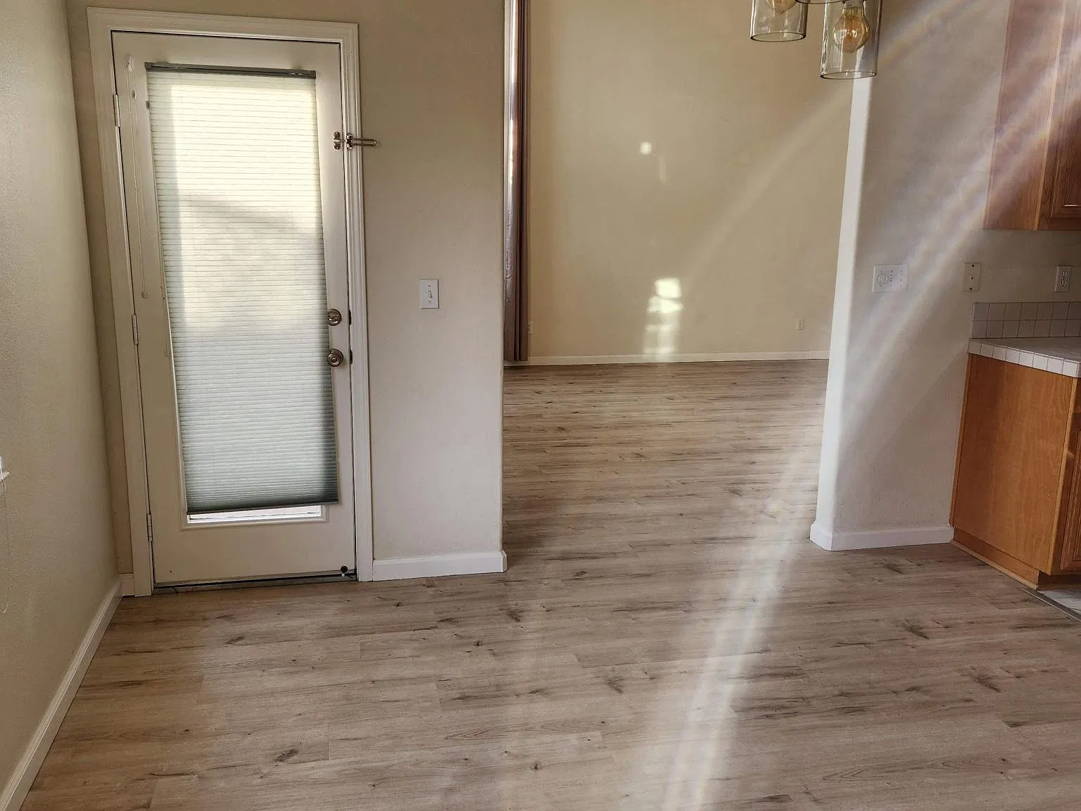 3 bed, 2.5 bath, 1580 sqft, $4,600 — Photo 4