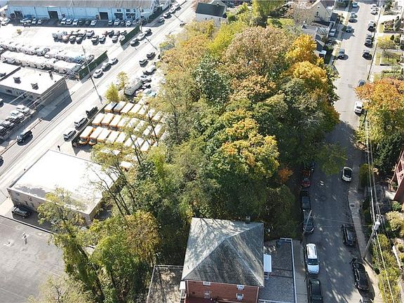 4th image of 246 Woodland Ave