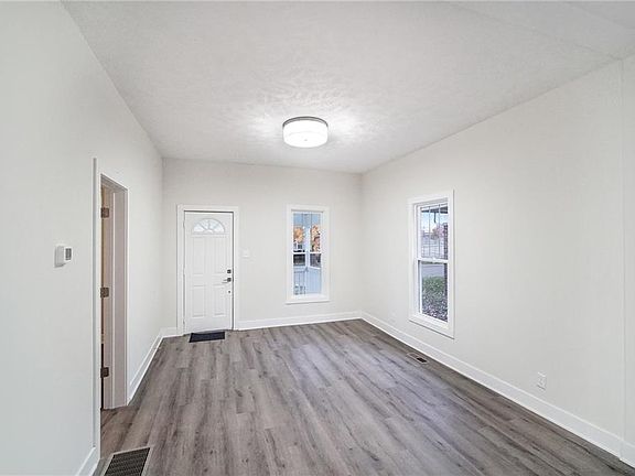 3rd image of 4244 N Winthrop Ave