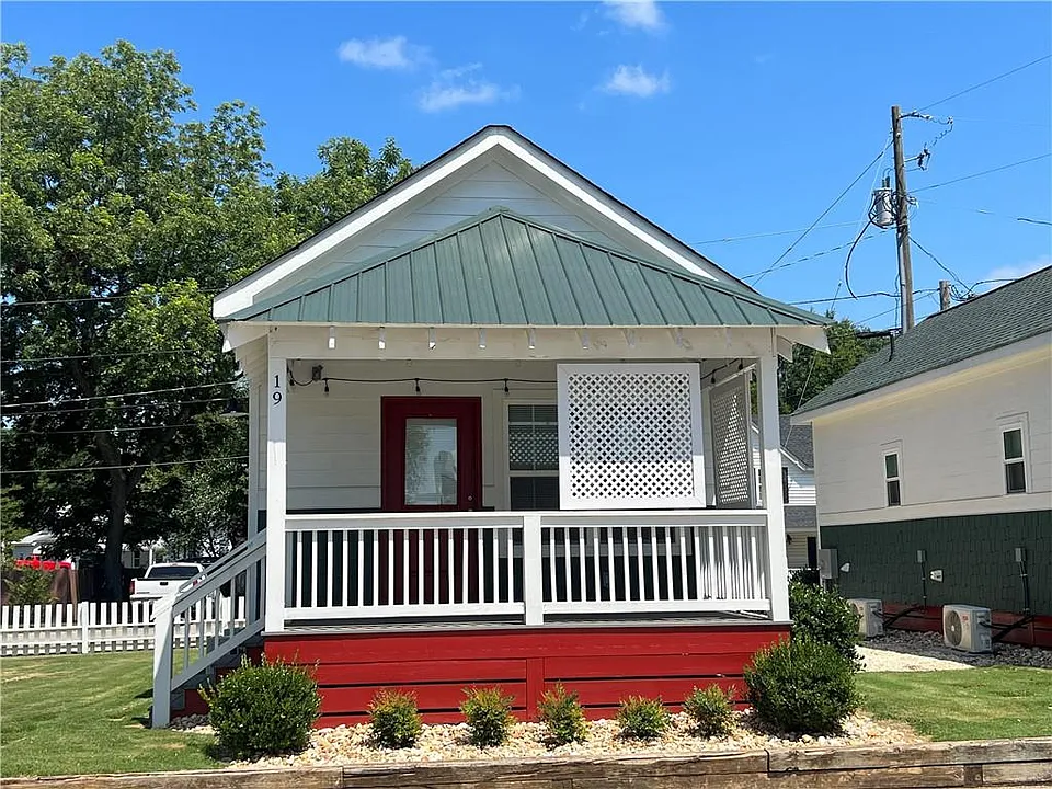 19 Myrtle Dr