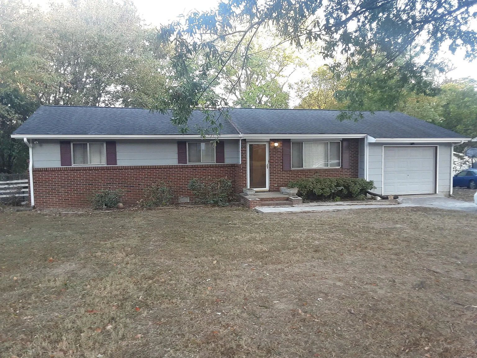3 bed, 1.5 bath, 1400 sqft, $1,700 — Photo 2