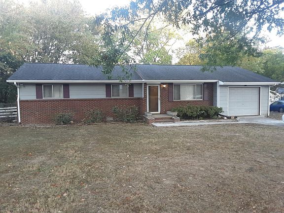 2nd image of 3005 Country Ln