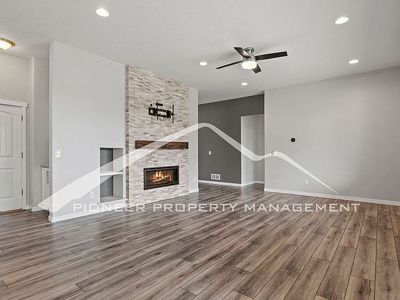 2nd image of 5575 Tonbridge Pl