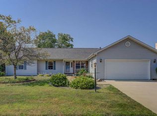 1307 E Jeffery Dr, Mahomet, IL