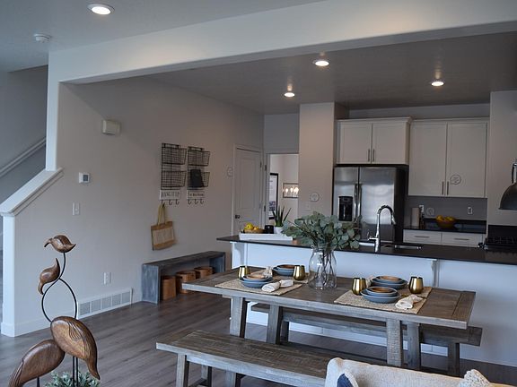 5th image of 1027 W Sapphire Peak Dr