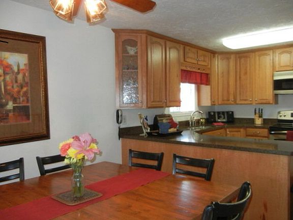 3rd image of 2051 Hughes Dr
