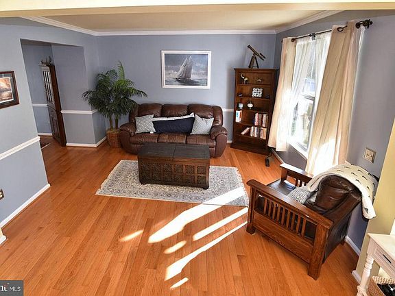 4th image of 1009 Wheatfield Dr