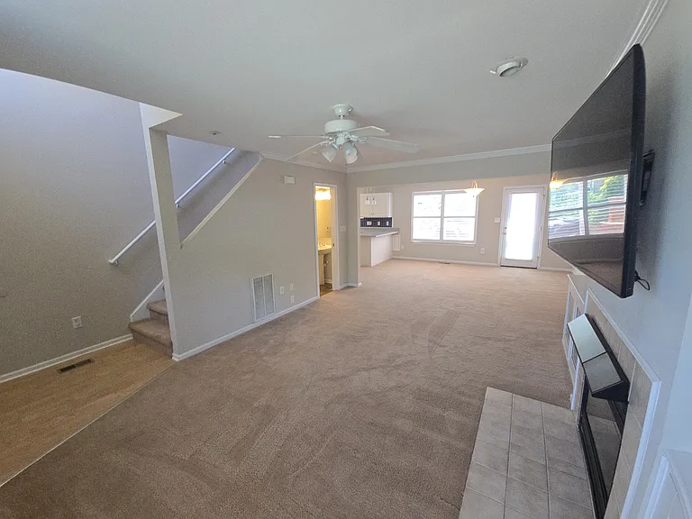 908 Terrace Ave — Photo 3
