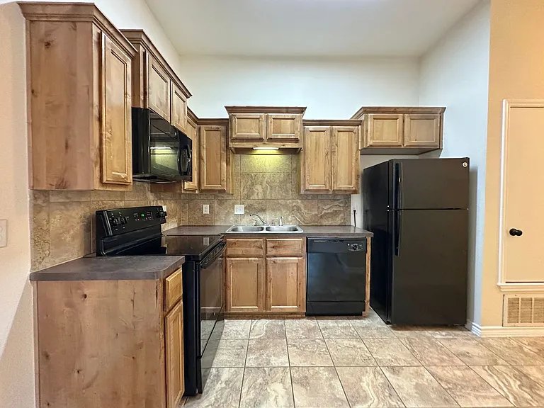 507 Sladecek Dr — Photo 10