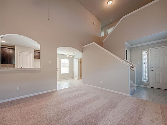 4th image of 801 Willow Ave