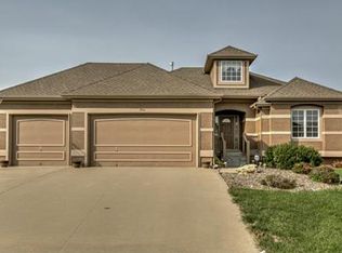204 N Westglen Dr, Raymore, MO 64083