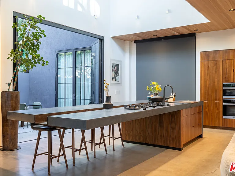 746 Marco Pl — Photo 32
