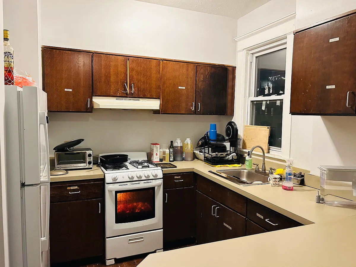 Building Photo - 395 Orange St #2