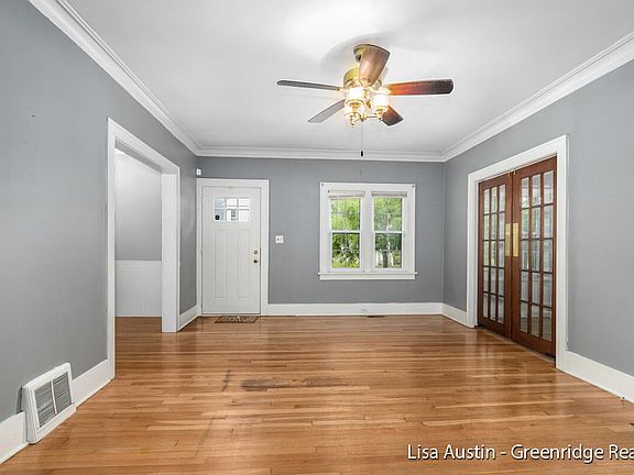3rd image of 810 Lincoln Ave NW