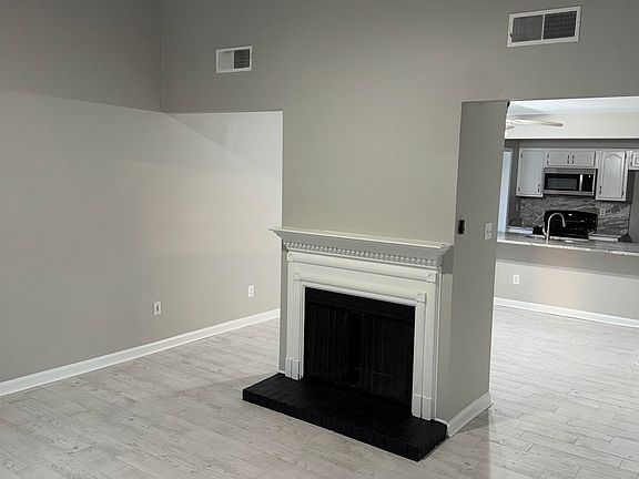 4th image of 4834 Sturbridge Ln