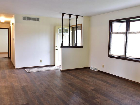 4th image of 844 Firefly Dr