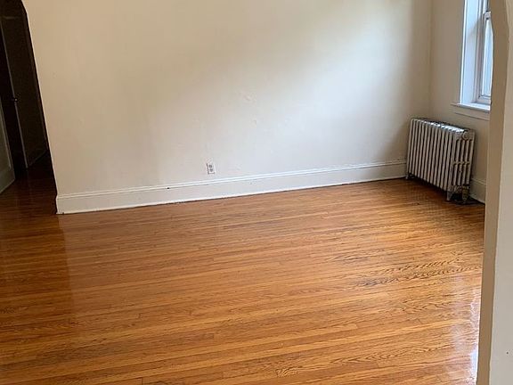 2nd image of 3253 Cambridge Ave APT 2