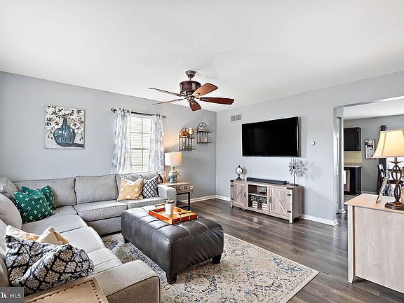 2nd image of 126 Vincent Cir
