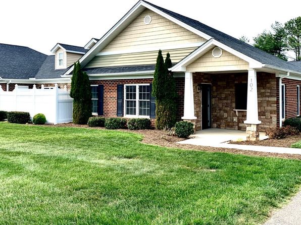 102 Acorn Run Ln, Bedford, VA 24523