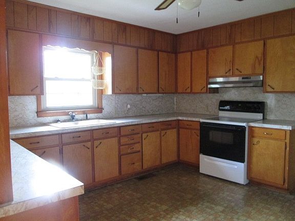 5th image of 522 Holly Ln