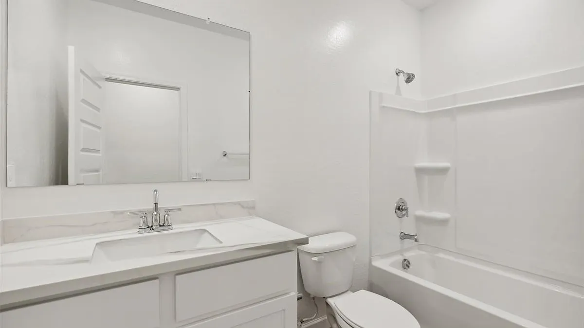 4 bed, 2055 sqft, $2,400 — Photo 2