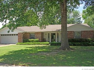 5900 Whitney Ln, Bartlesville, OK 74006
