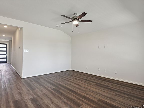 5th image of 11522 Mustang Grove