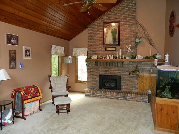 5th image of 1101 Hollibush Ln
