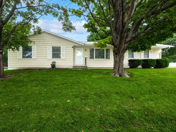 3334 S Hampton Dr, Bettendorf, IA 52722