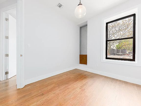 4th image of 1212 Kings Hwy #2