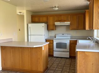 912 SW Tomahawk Pl, Dundee, OR 97115