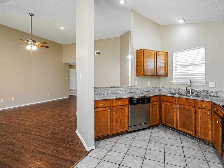 405 Lemon Dr — Photo 8